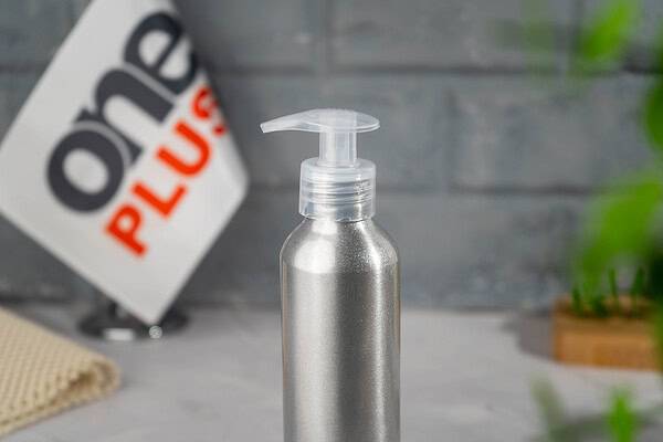 Nergis Losyon Pompası şeffaf renkli şişe ile montajlı